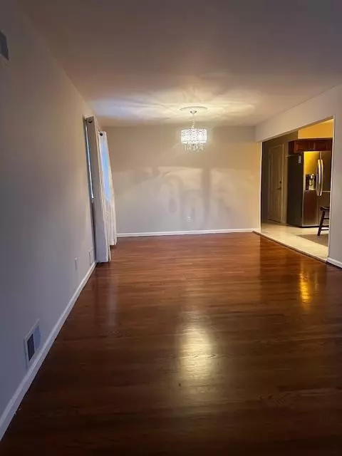 Bayonne, NJ 07002,279 AVENUE E