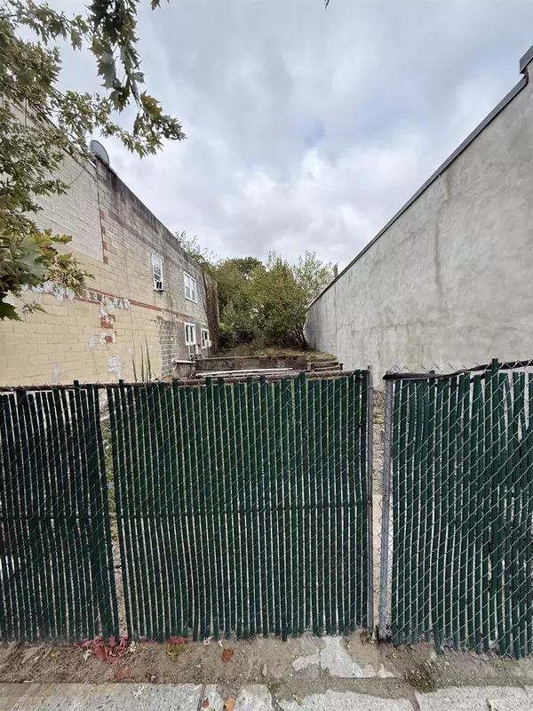 Bayonne, NJ 07002,1031 BROADWAY