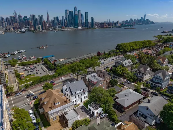 Weehawken, NJ 07086,829 BLVD EAST