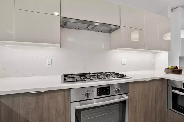 West New York, NJ 07093,9 AVENUE AT PORT IMPERIAL #605