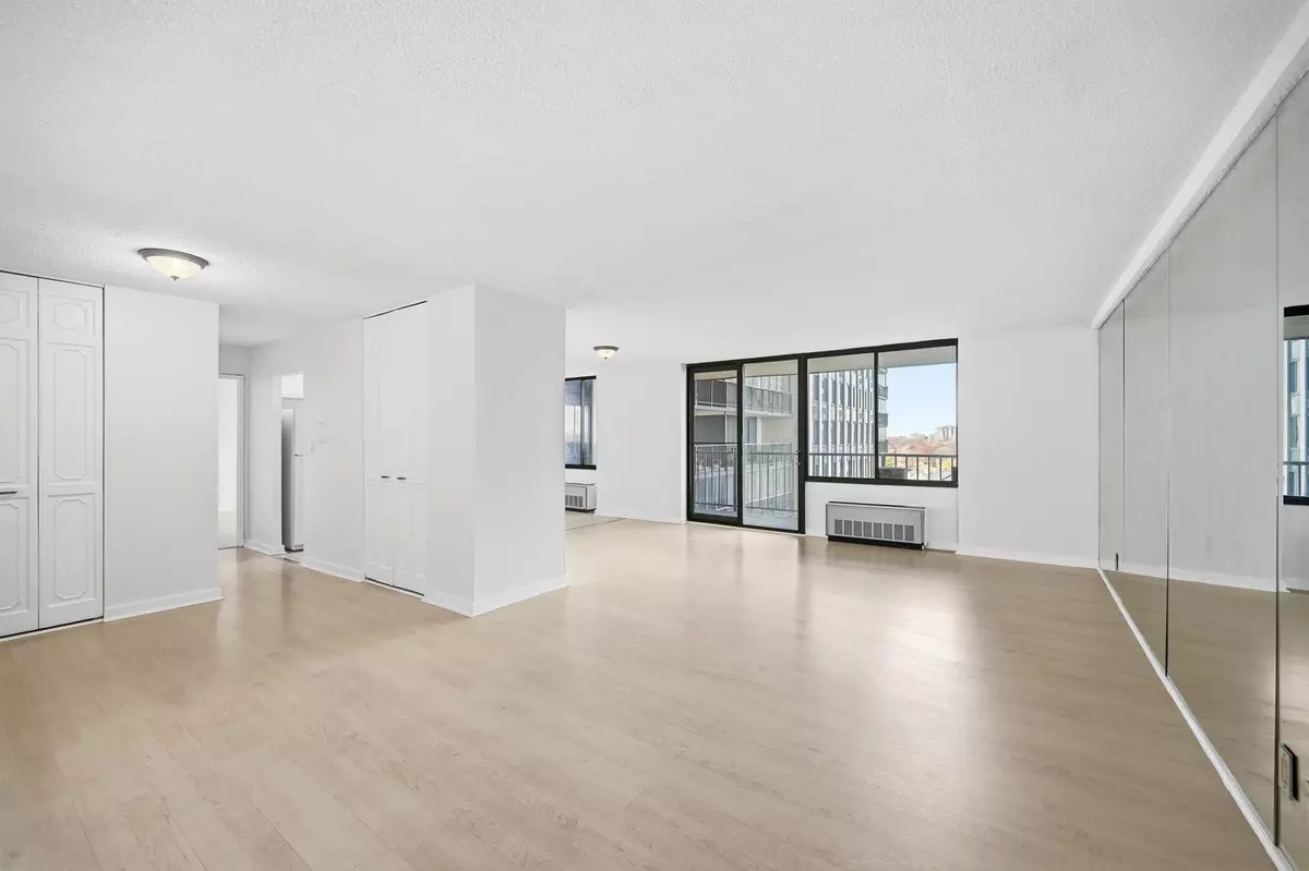 Cliffside Park, NJ 07010,300 WINSTON DR #807