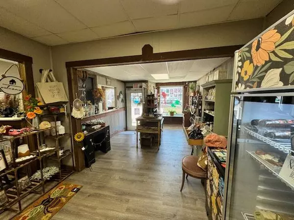 Cameron, MO 64429,217 & 219 East 3rd St