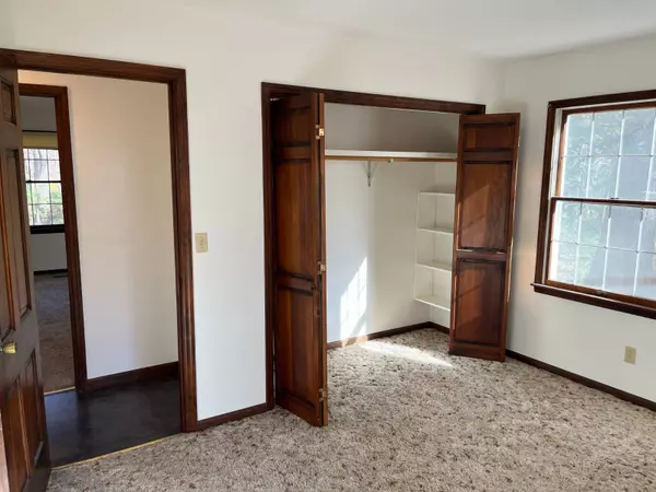 Albion, IL 62806,627 County Road 1275 N