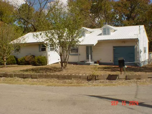 916 Lakeside Dr. N., Adair, OK 74330