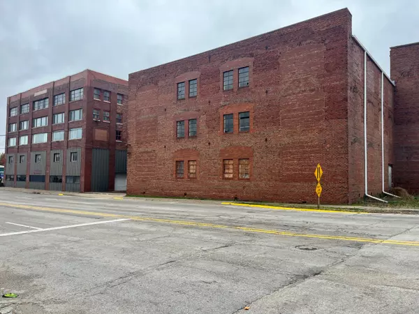 Monmouth, IL 61462,628 S Main St