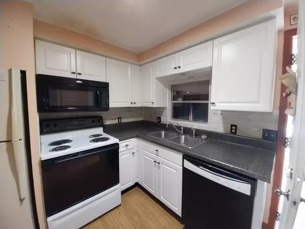 North Ft Myers, FL 33917,15755 Blue Skies Dr #117