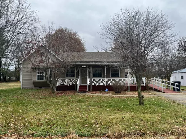 201 Center Street, Cisne, IL 62823