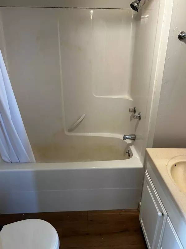 Cameron, MO 64429,107 S Orange St