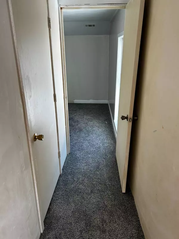 Cameron, MO 64429,107 S Orange St