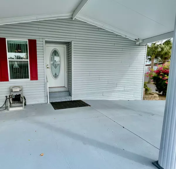 Plant City, FL 33565,422 Falcon Crest