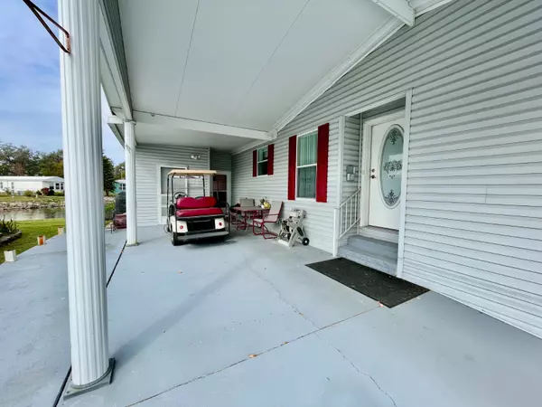 Plant City, FL 33565,422 Falcon Crest