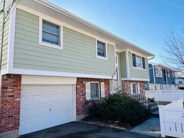 Bayville, NY 11709,22 Bell Lane #1