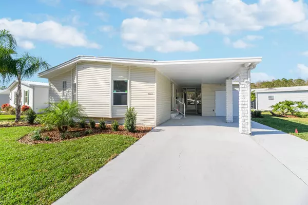 2044 Red Cedar Dr #197, Lakeland, FL 33810