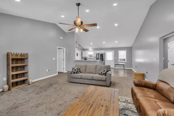 Cameron, MO 64429,615 E 7th St