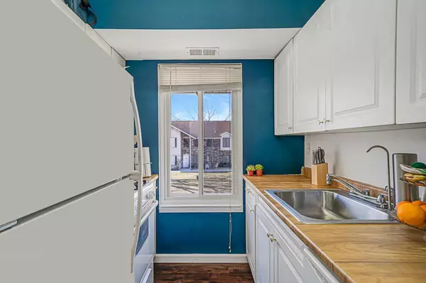 Coram, NY 11727,44 Navajo Court #44