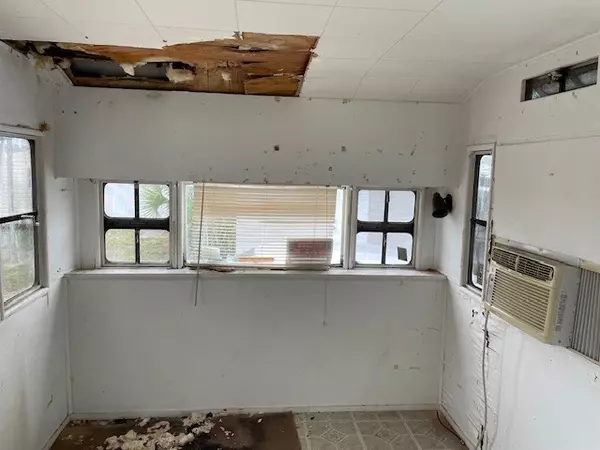 Bradenton, FL 34207,616 Cortez Rd #L06