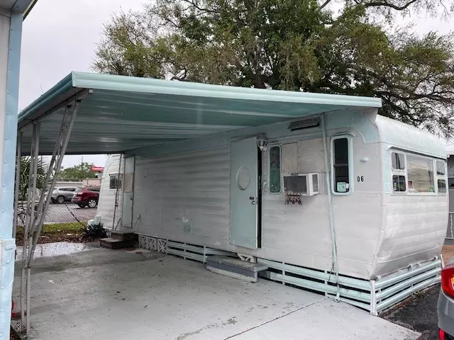 Bradenton, FL 34207,616 Cortez Rd #L06