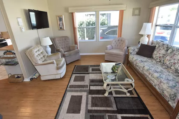 Largo, FL 33770,64 Redwood Lane