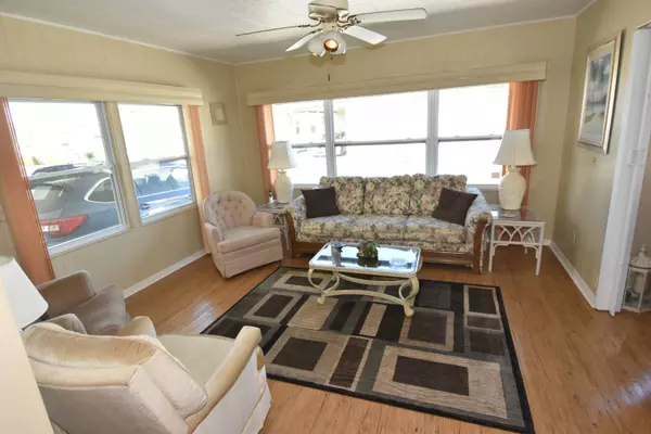 Largo, FL 33770,64 Redwood Lane