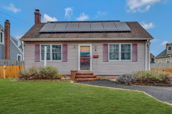 8 Bennett Ave, Patchogue, NY 11772