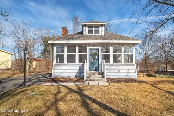 34 East Street, Niskayuna, NY 12309