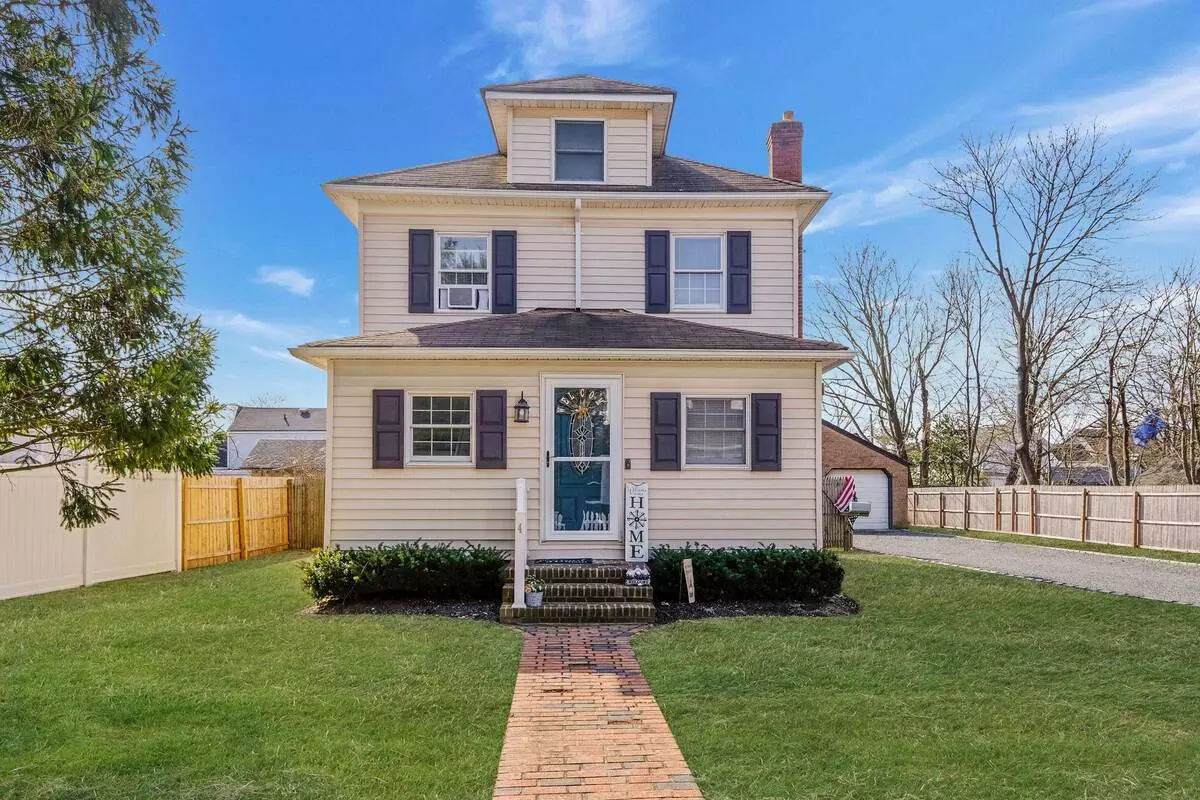 Patchogue, NY 11772,4 Hulse Court