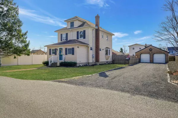 Patchogue, NY 11772,4 Hulse Court