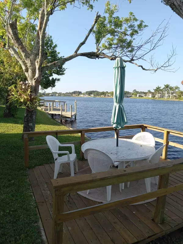 2057 East Lakeview drive #2057, Sebastian, FL 32958