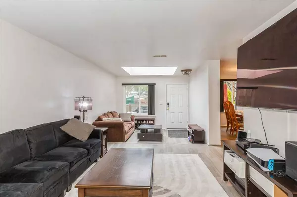 Coram, NY 11727,207 Skyline Drive