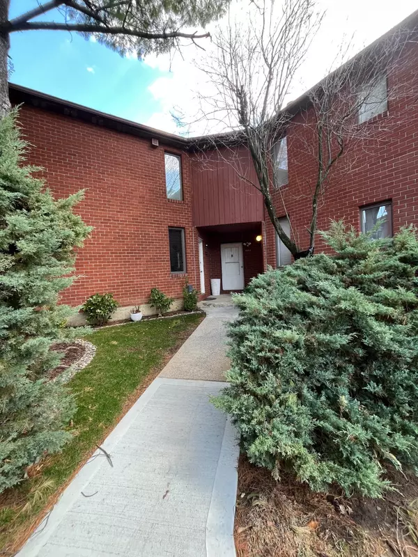 Staten Island, NY 10314,1446 Forest Hill Rd ##2