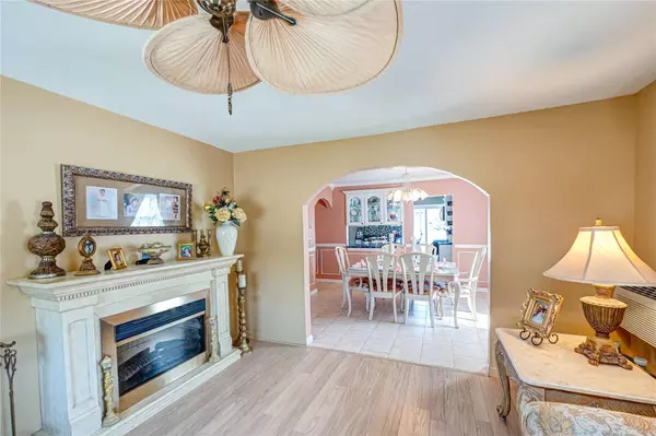 Bay Shore, NY 11706,518 Asharoken Bl Bay Shore