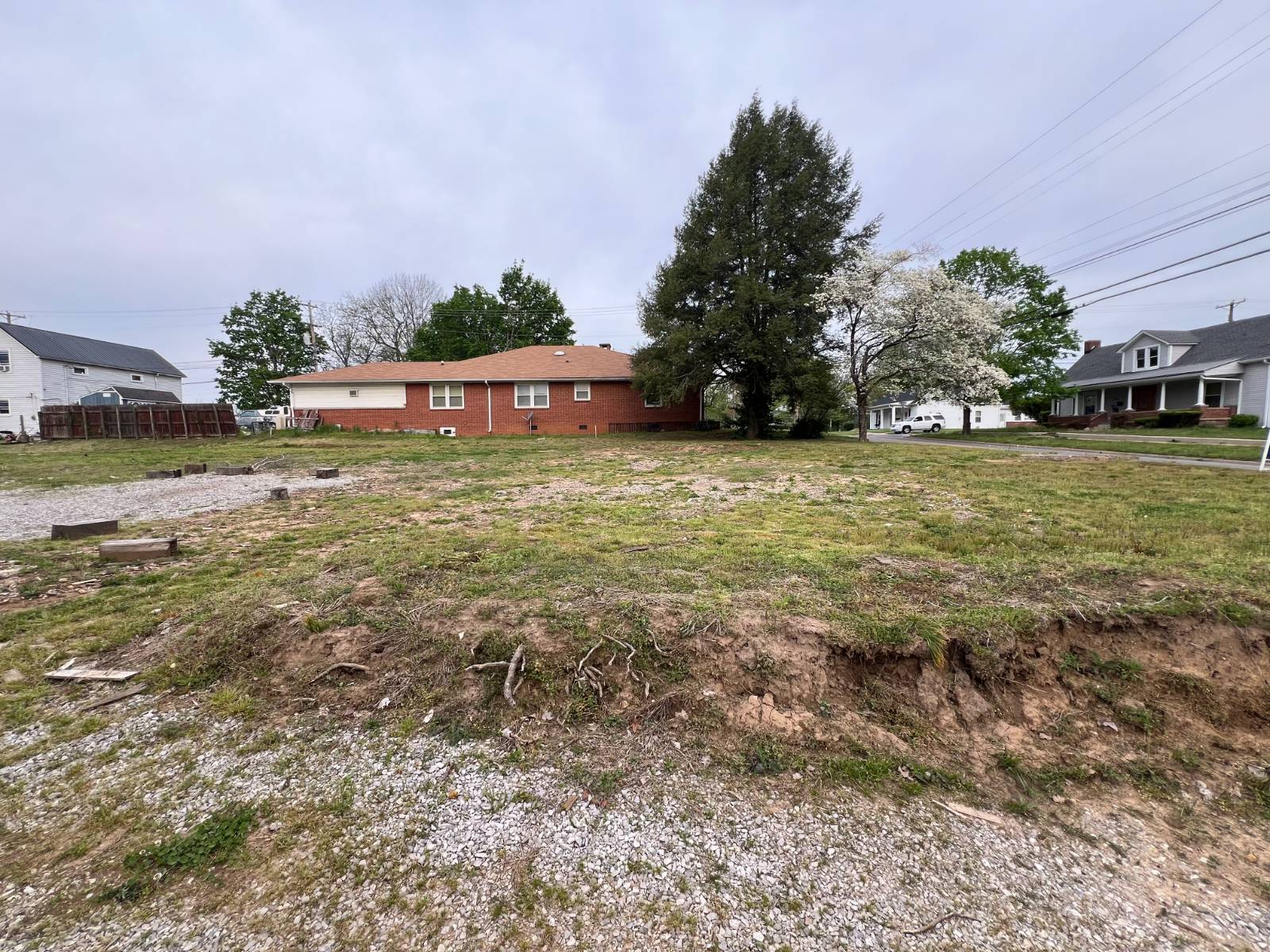Franklin, KY 42134,341 W Cedar St