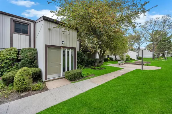 73 Richmond Boulevard #4B, Ronkonkoma, NY 11779