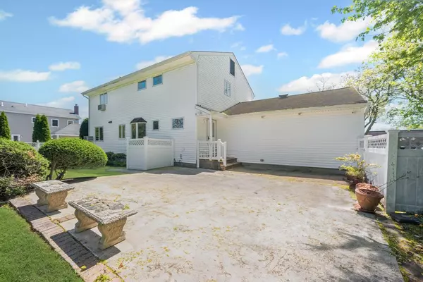 Bay Shore, NY 11706,1 Bardolier Lane