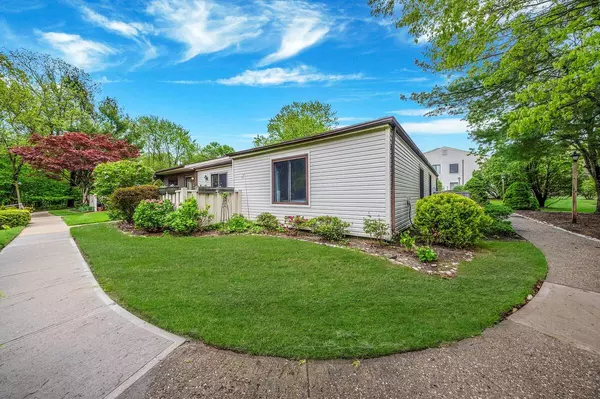 Coram, NY 11727,986 Skyline Drive