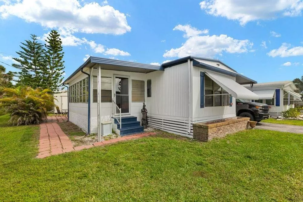 Naples, FL 34110,2061 Poinciana Court #2061