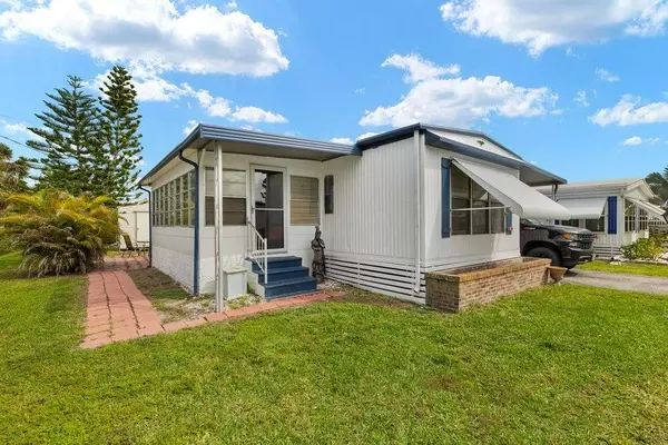 2061 Poinciana Court #2061, Naples, FL 34110