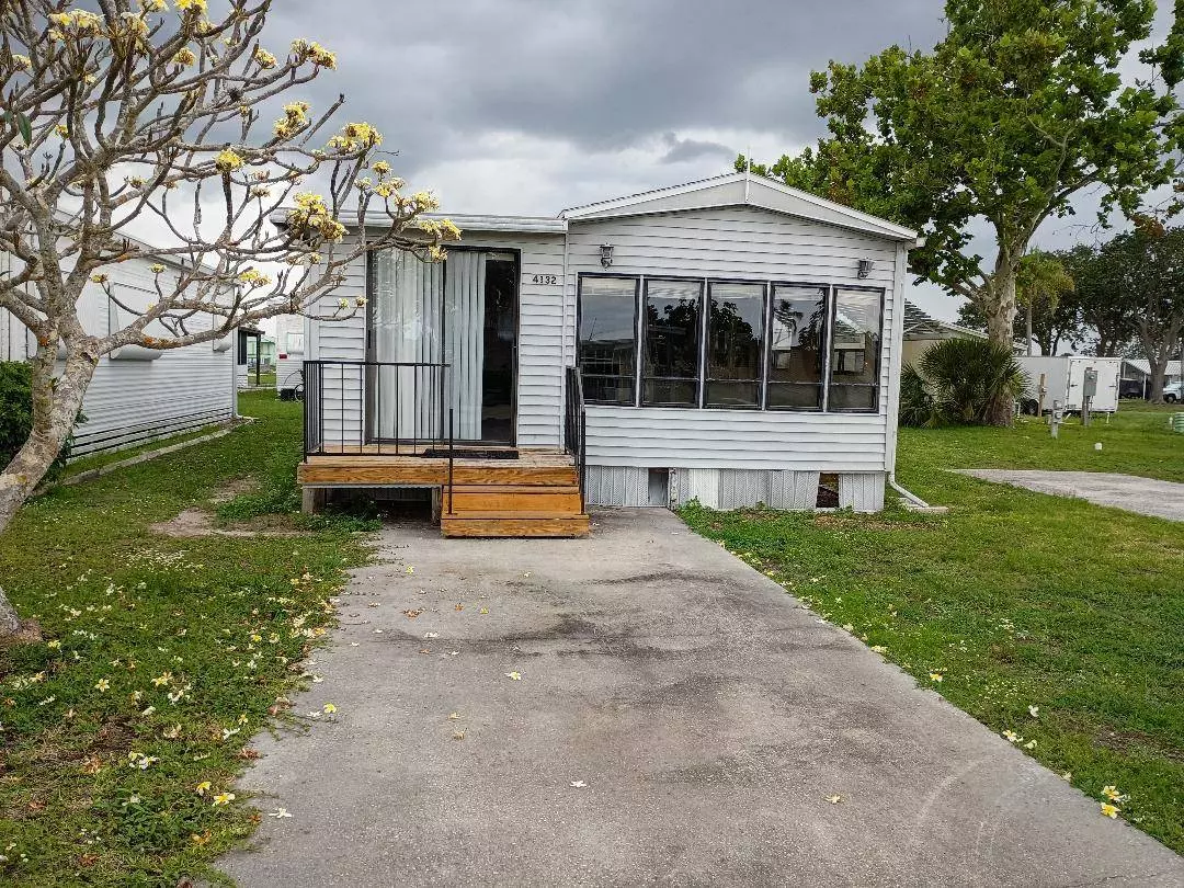 Ruskin, FL 33570,4132 Hoonani