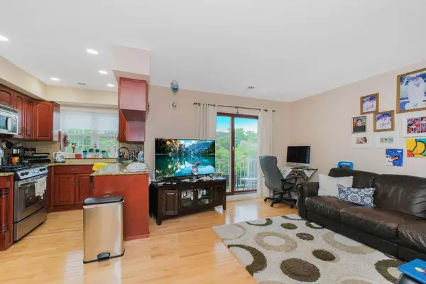 Staten Island, NY 10314,85 Elmwood Park drive #22