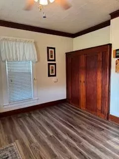 Albion, IL 62806,385 N 5th Street