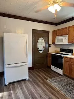 Albion, IL 62806,385 N 5th Street