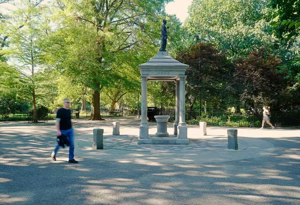 New York, NY 10009,507 East 13th Street #B1