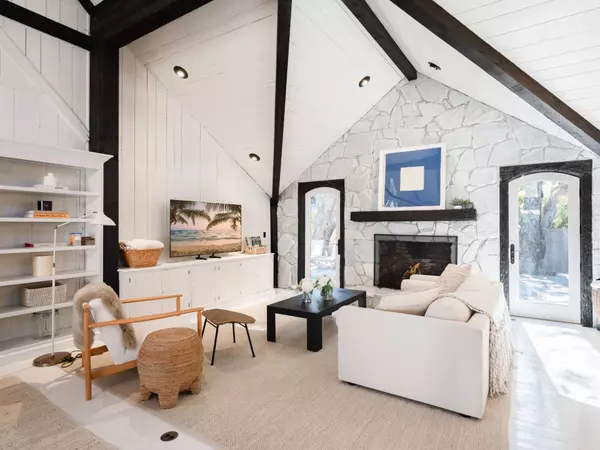 East Hampton, NY 11937,51 Buell Lane