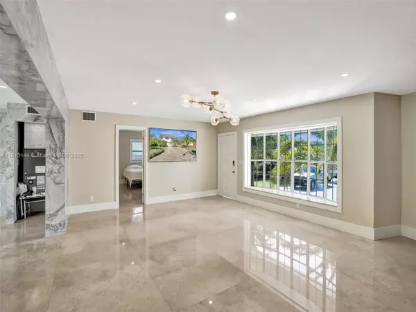 Fort Lauderdale, FL 33304,2421 NE 7th Pl