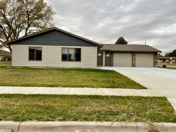 1601 S Wisconsin St, Mitchell, SD 57301