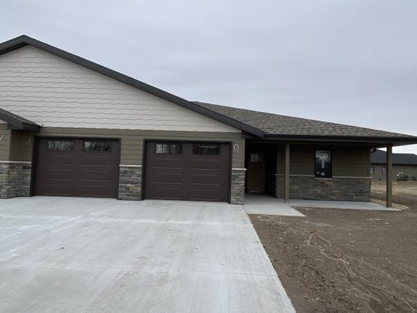 811 W Pine Ave, Mitchell, SD 57301