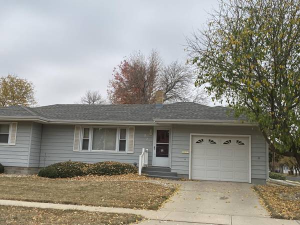 825 W 6th Ave, Mitchell, SD 57301