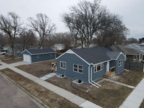 400 E 10th Ave, Mitchell, SD 57301