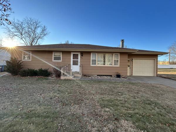 909 E 12th Ave, Mitchell, SD 57301