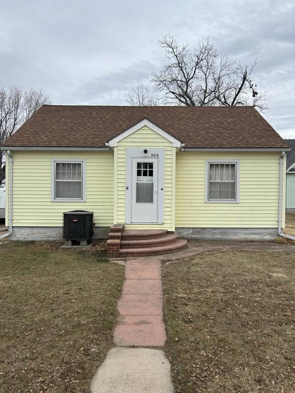 306 N Main St, Tripp, SD 57376